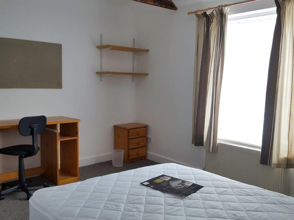 36 Broad St bed 2.jpg
