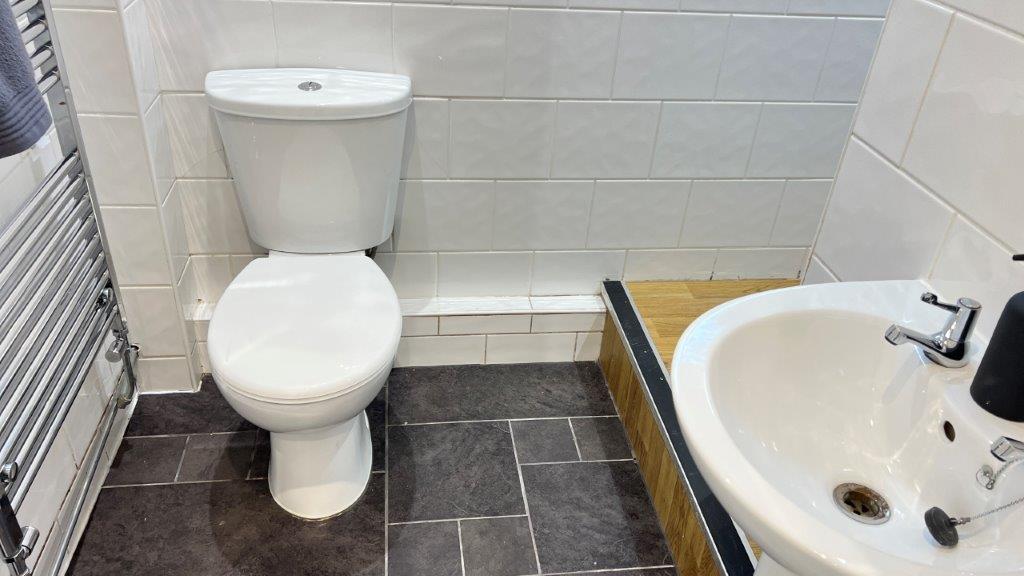 SHOWER ROOM 1.0.jpg