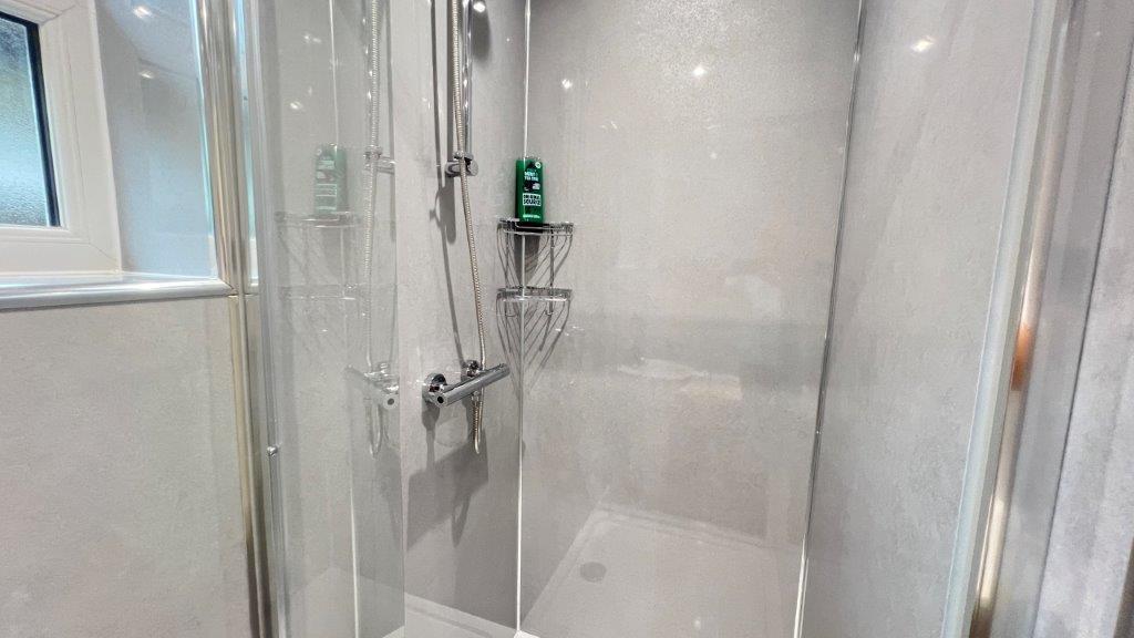 BATHROOM 1.3.jpg