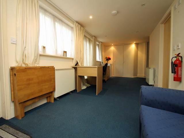5 Holters Mews Lounge 3 2016.jpg