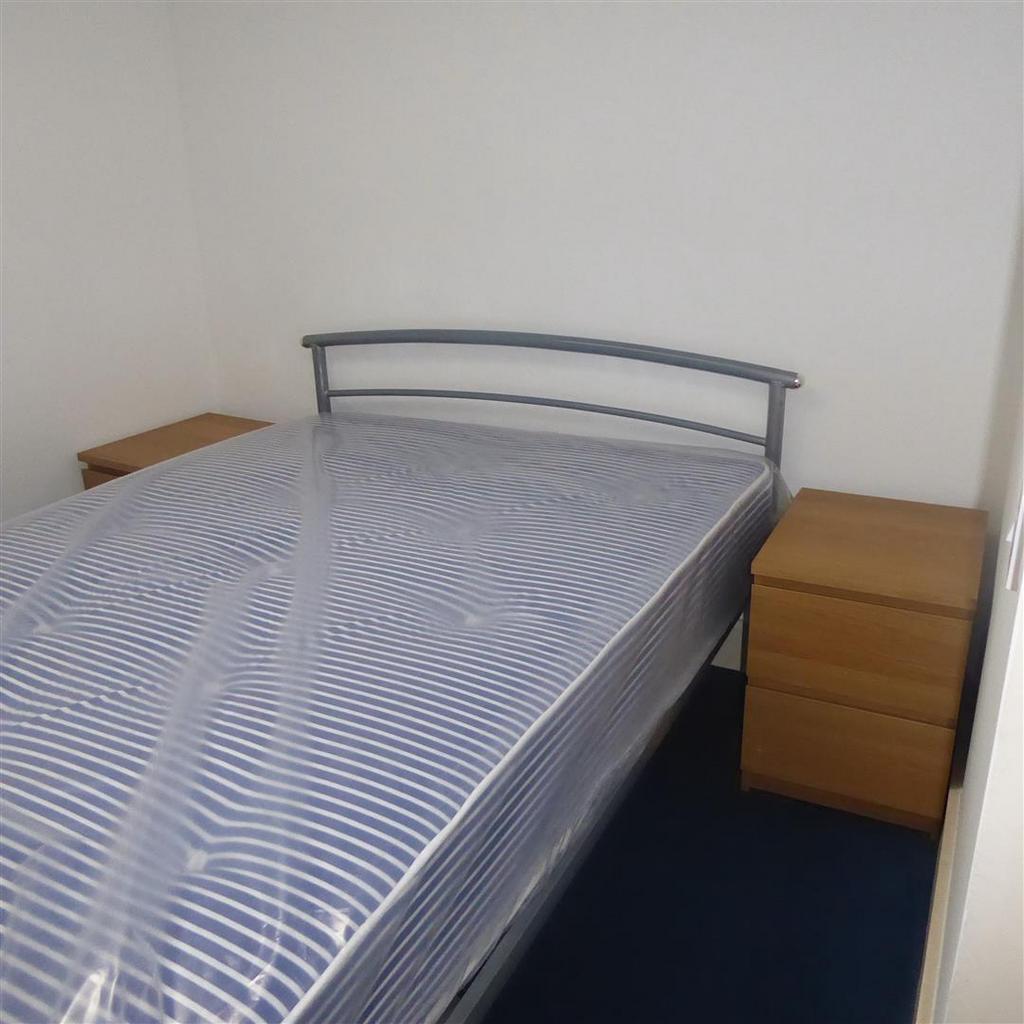 6 Holters Mews Bedroom 2017.JPG
