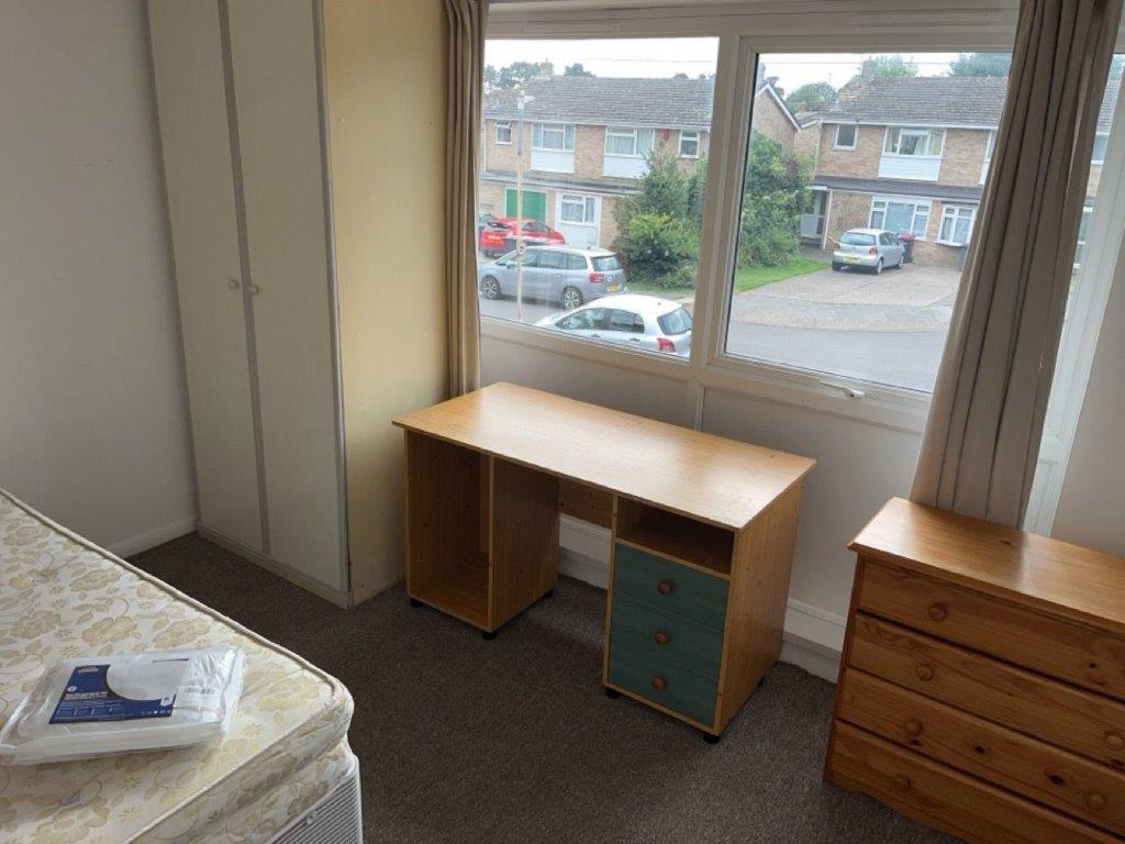 BEDROOM 2.2.jpg