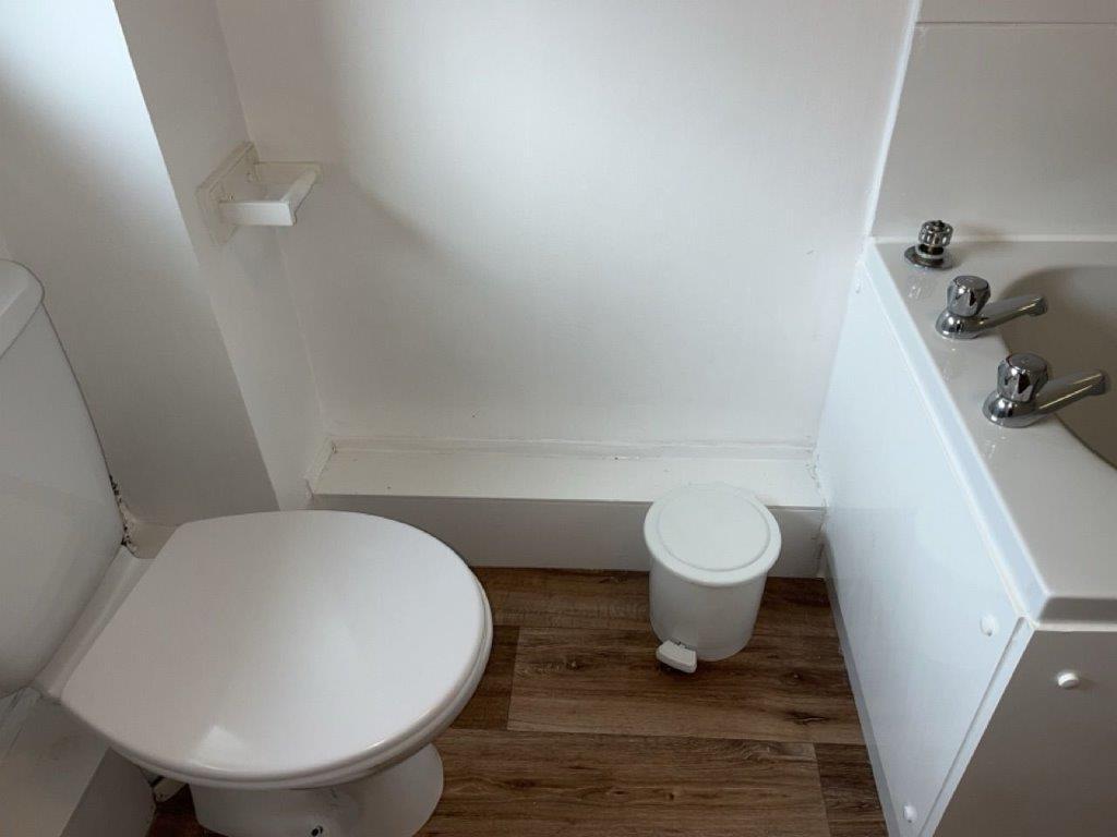 BATHROOM 1.1.jpg