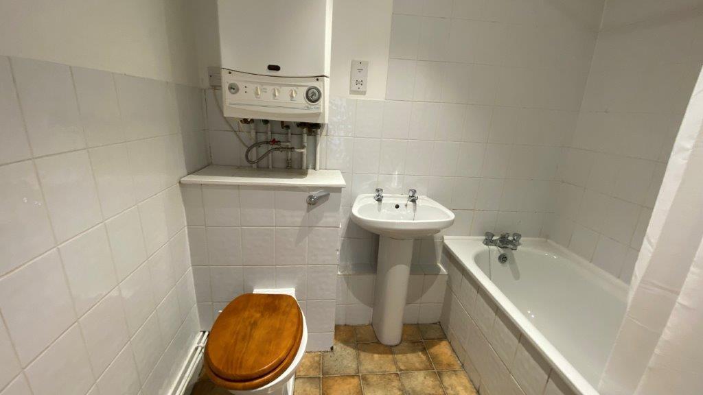 BATHROOM 1.2.jpg