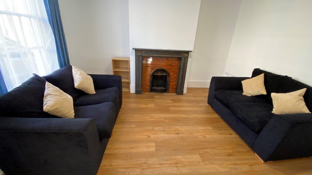 LOUNGE 1.2.jpg