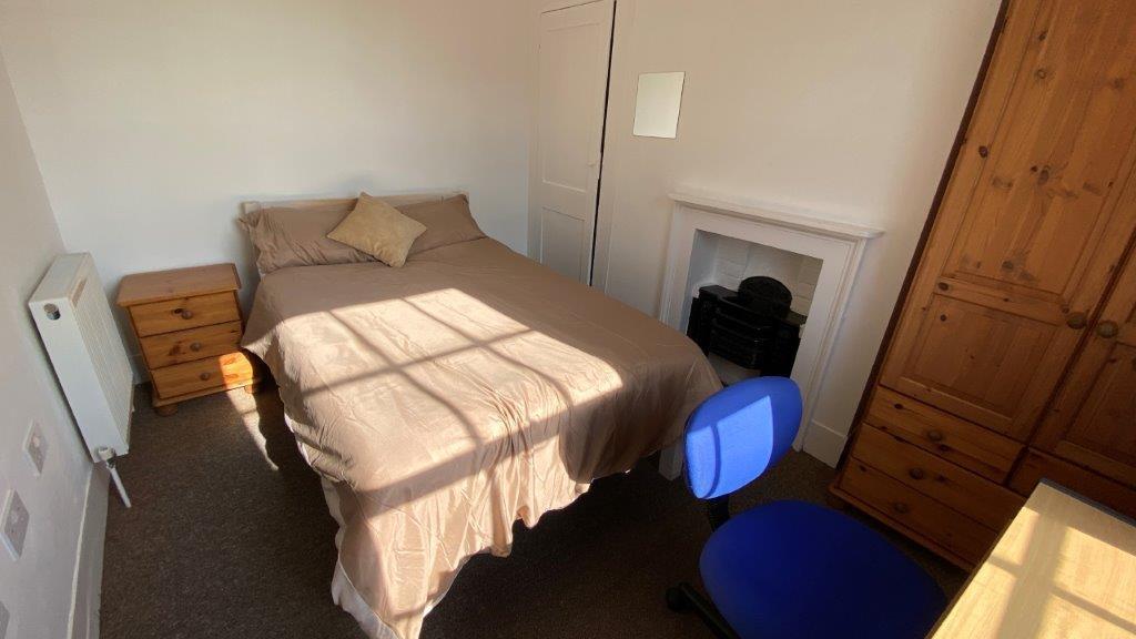 BEDROOM 1.4.jpg