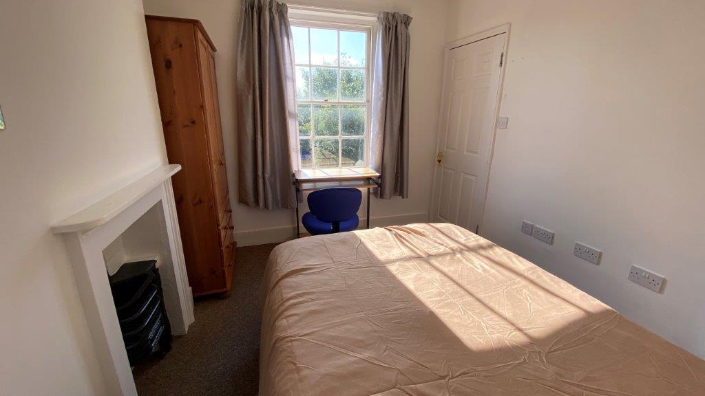 BEDROOM 1.5.jpg