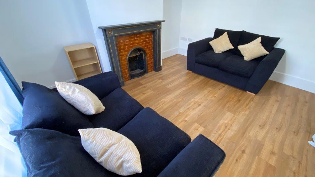 LOUNGE 1.3.jpg