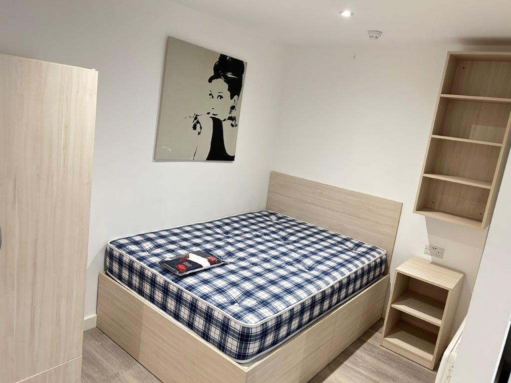 BEDROOM.jpg