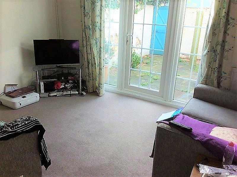 LOUNGE 1.0.jpg