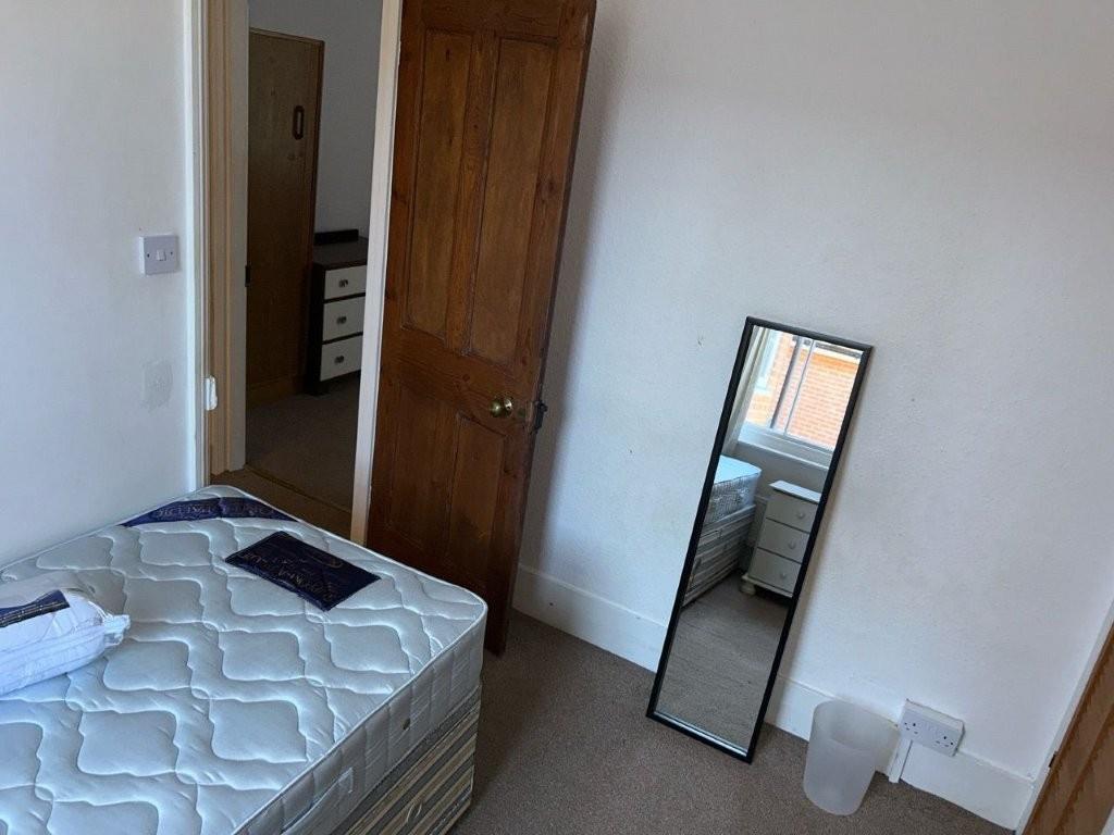 Bedroom 2.0.jpg