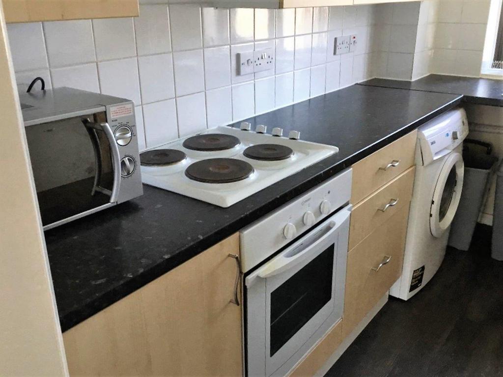 2 Dymchurch kitchen 2020.jpg