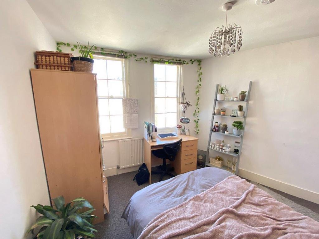 Bedroom 4a.jpg