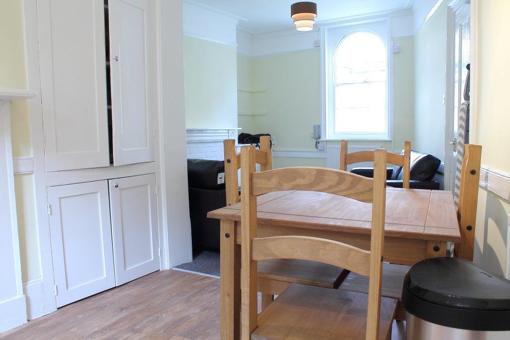 28 Watling Street Living room 3.jpg