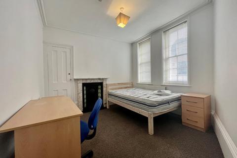 4 bedroom house to rent, Watling Street, Kent CT1