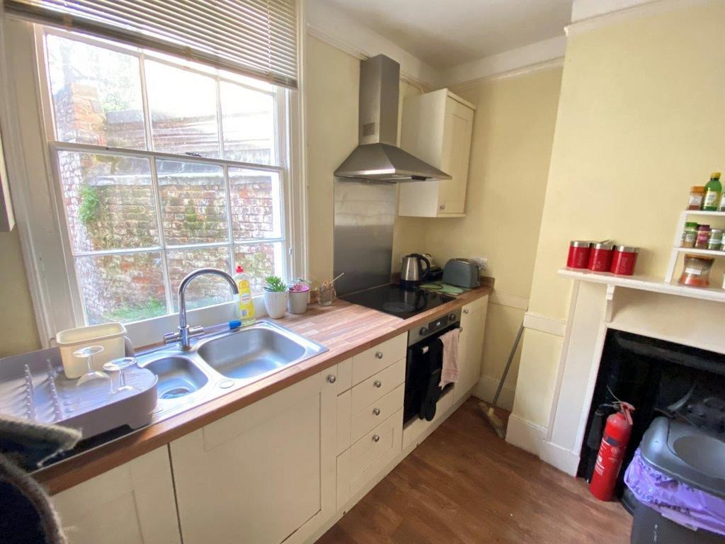Kitchen 2.jpg