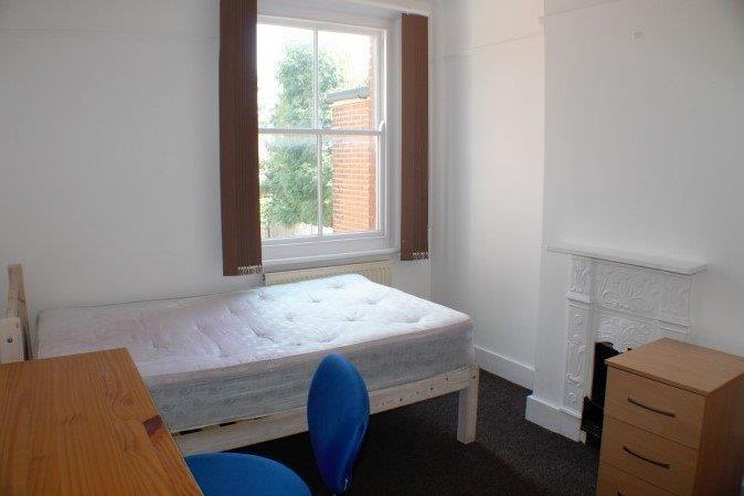 16 St Martins bed 3a.jpg