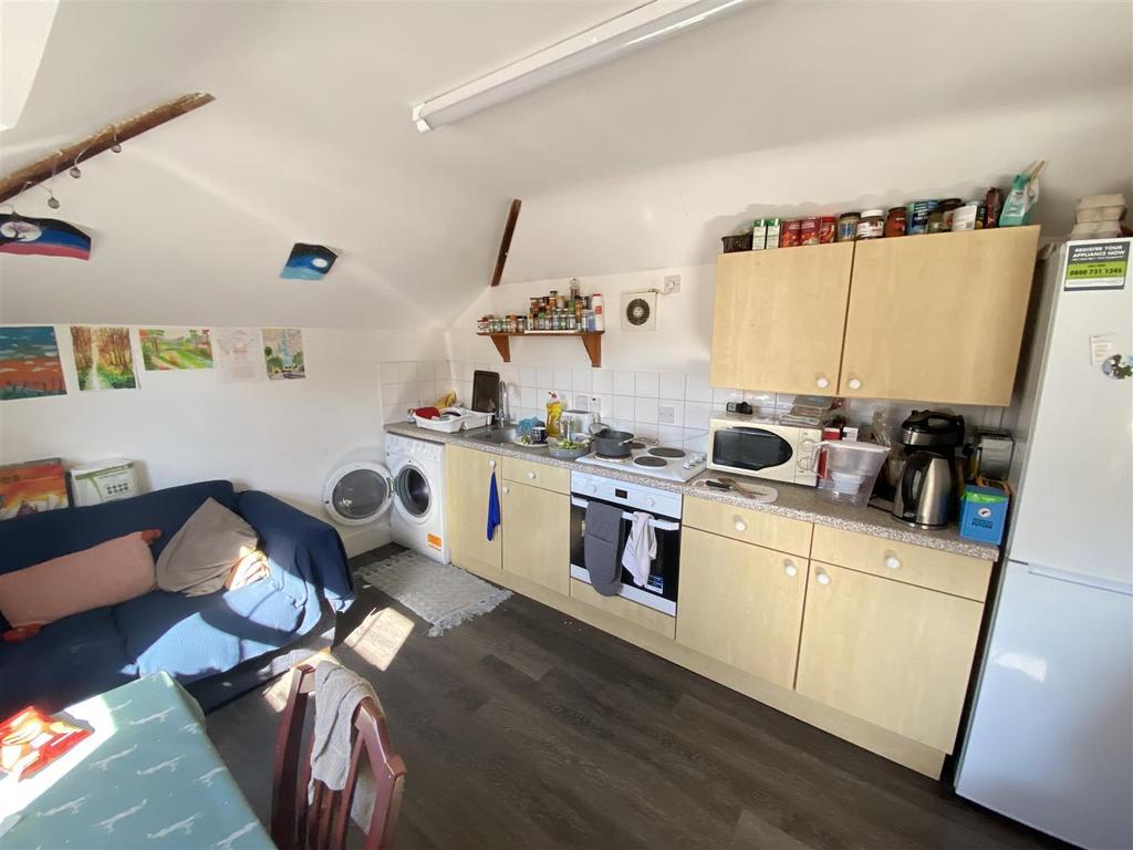 Kitchen 4.JPG