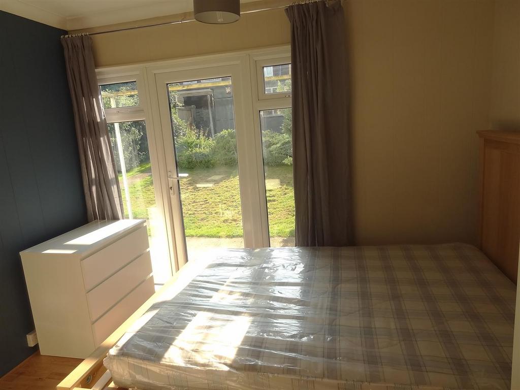 18 Sancroft Avenue - Bedroom 1.JPG