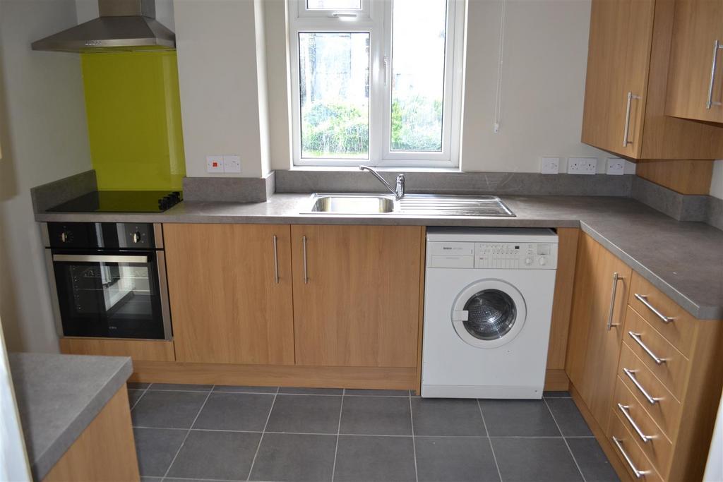 18 Sancroft Avenue - Kitchen i.JPG