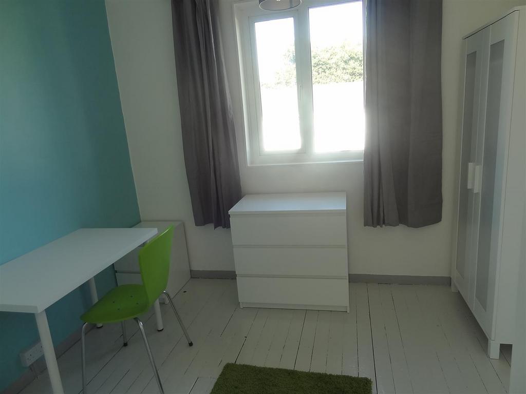 18 Sancroft Avenue - Spare bedroom.JPG