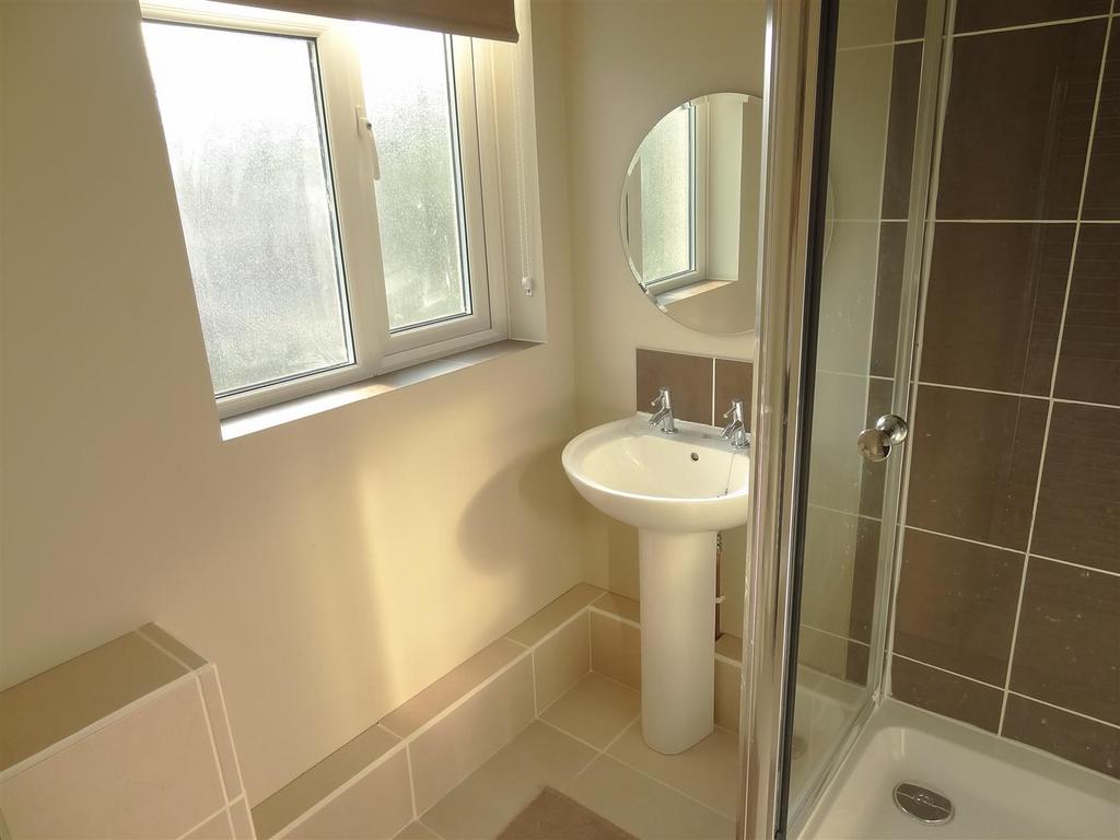 18 Sancroft Avenue - Bathroom 1.JPG