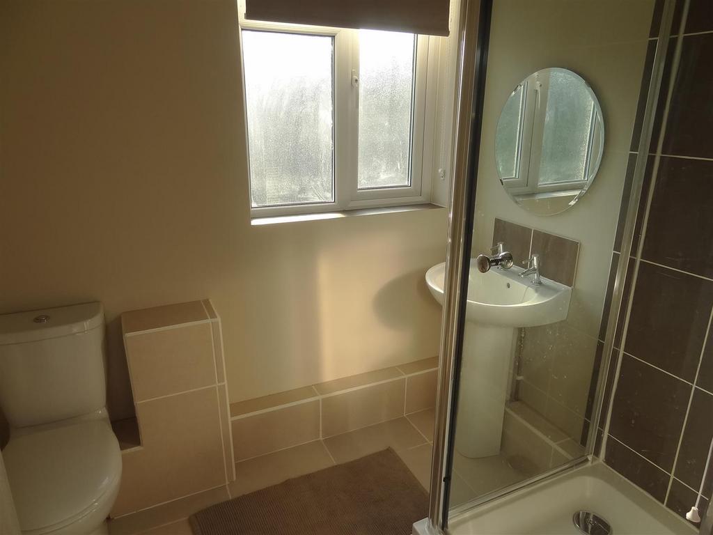 18 Sancroft Avenue - Bathroom 2.JPG