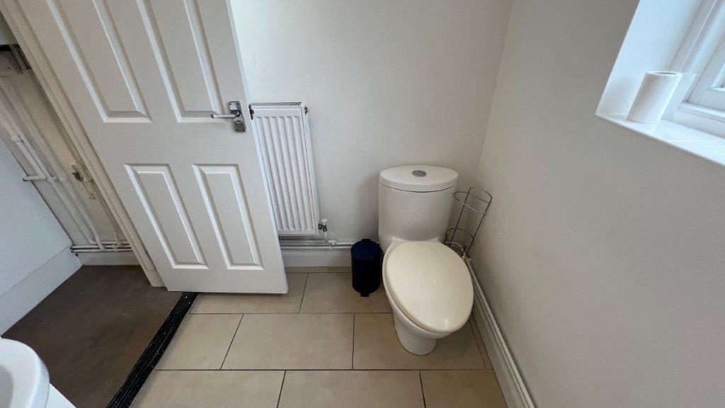 BATHROOM 1.1.jpg