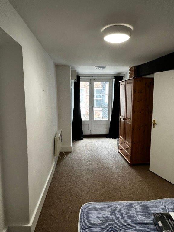BEDROOM 1.1.jpg