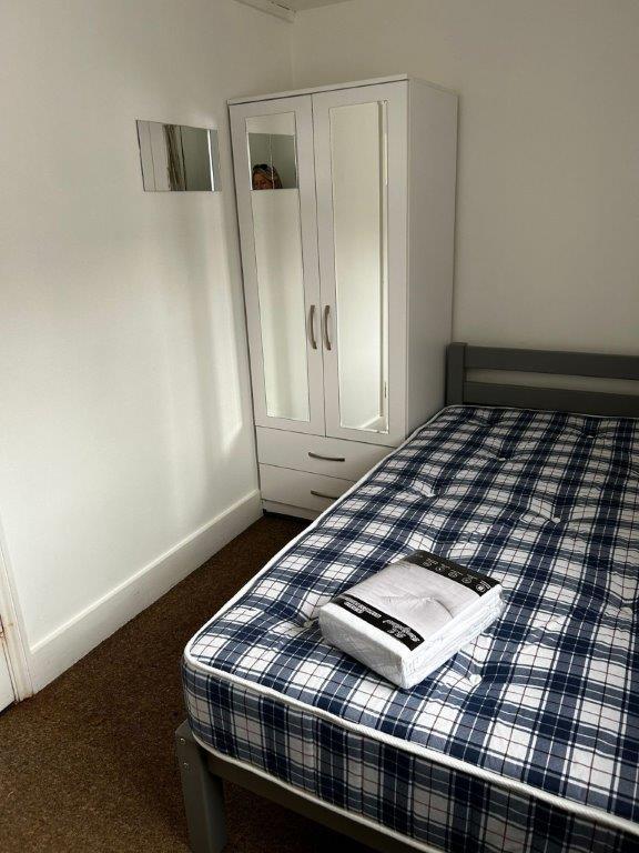 BEDROOM 2.2.jpg