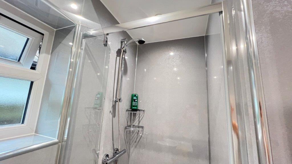 BATHROOM 1.2.jpg