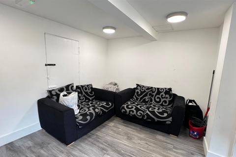 4 bedroom house to rent, Castle Street, Kent CT1