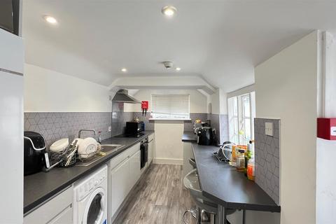 4 bedroom house to rent, Castle Street, Kent CT1