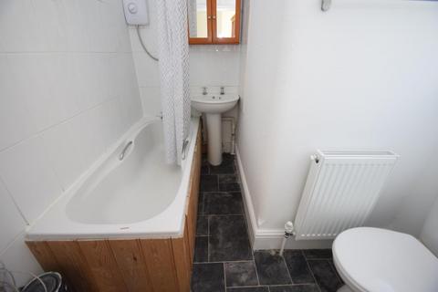 2 bedroom apartment to rent, Elms Avenue, Eastbourne BN21