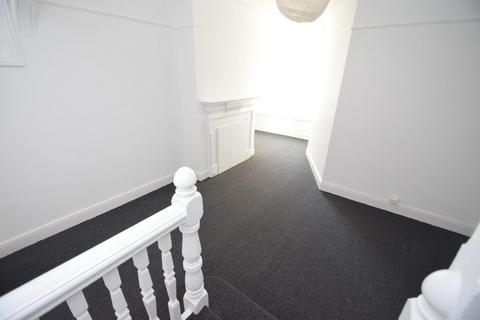 2 bedroom apartment to rent, Elms Avenue, Eastbourne BN21