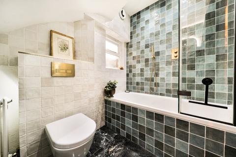 2 bedroom maisonette for sale, High Street, Hampton Wick, Greater London, KT1