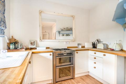 2 bedroom flat to rent, Irving Mansions, London W14