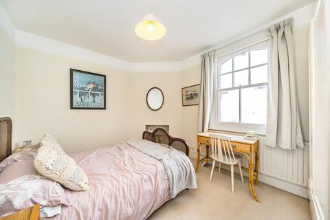 2 bedroom flat to rent, Irving Mansions, London W14