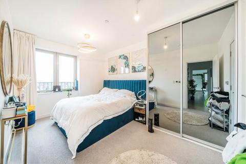2 bedroom flat to rent, Atlantis Avenue, London E16
