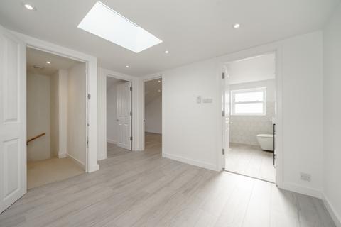 2 bedroom flat to rent, Cresswell Road Twickenham TW1