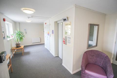 2 bedroom retirement property for sale, Birnbeck Court*Short Walk to Beach & Town*Over 60`s Retirement Apartment*Two Bedrooms*