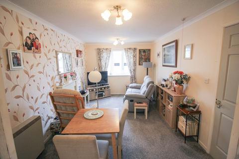 2 bedroom retirement property for sale, Birnbeck Court*Short Walk to Beach & Town*Over 60`s Retirement Apartment*Two Bedrooms*