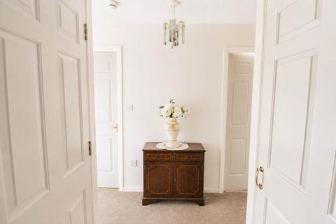 2 bedroom retirement property for sale, Birnbeck Court*Short Walk to Beach & Town*Over 60`s Retirement Apartment*Two Bedrooms*