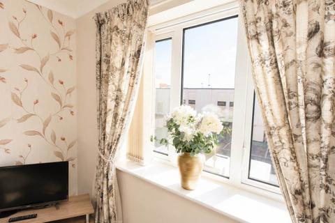 2 bedroom retirement property for sale, Birnbeck Court*Short Walk to Beach & Town*Over 60`s Retirement Apartment*Two Bedrooms*