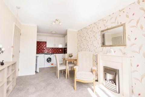 2 bedroom retirement property for sale, Birnbeck Court*Short Walk to Beach & Town*Over 60`s Retirement Apartment*Two Bedrooms*