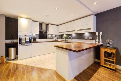 2 bedroom flat for sale, Bixteth Street, Liverpool, Merseyside, L3