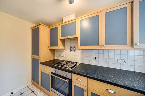 2 bedroom flat to rent, Basildon Close, Watford, Hertfordshire, WD18