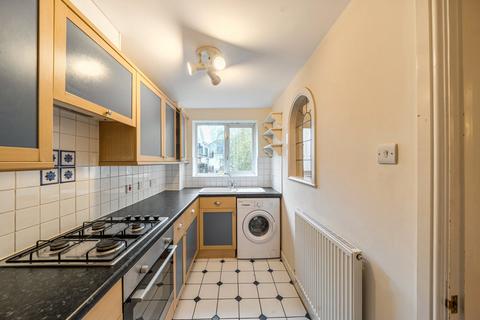 2 bedroom flat to rent, Basildon Close, Watford, Hertfordshire, WD18