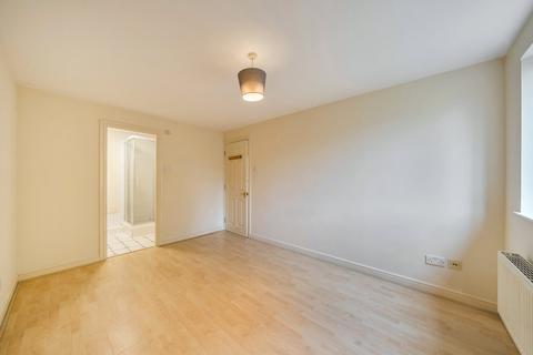 2 bedroom flat to rent, Basildon Close, Watford, Hertfordshire, WD18