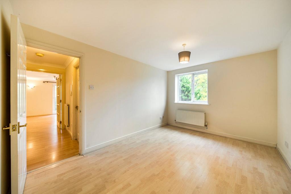 1371878-6-68f89d2...